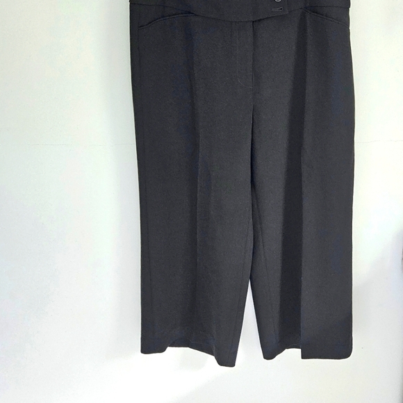 WHBM crop flare contour black pants - Picture 3 of 4